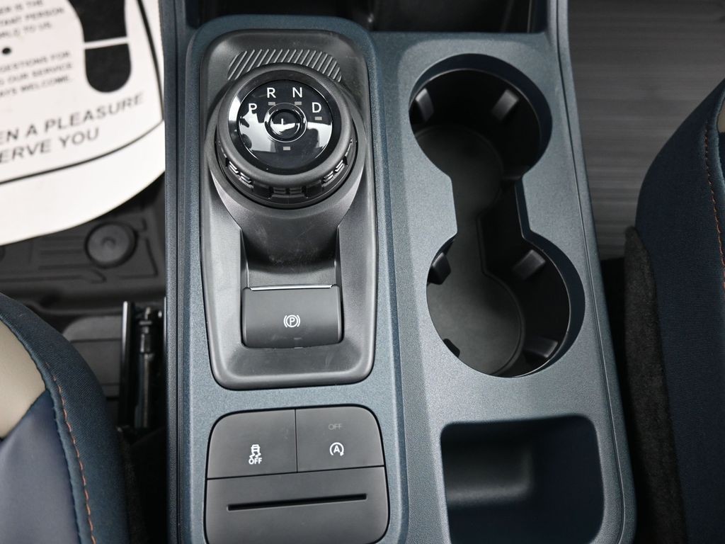 Ford Maverick Vehicle Full-screen Gallery Image 12