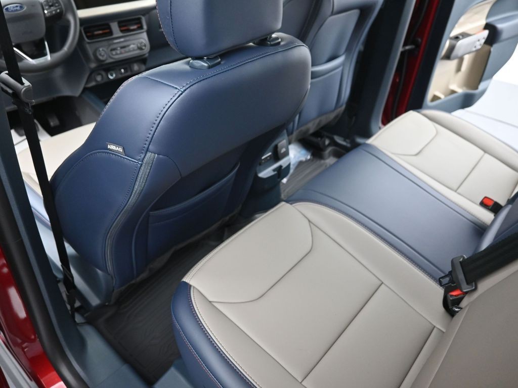 Ford Maverick Vehicle Full-screen Gallery Image 17