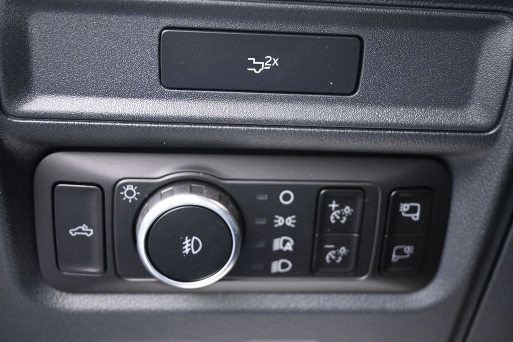 Ford F-150 Vehicle Full-screen Gallery Image 23