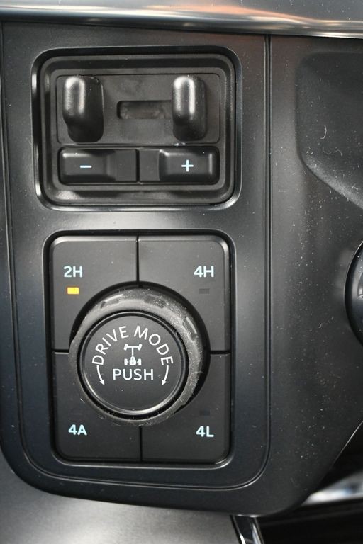 Ford F-150 Vehicle Full-screen Gallery Image 16