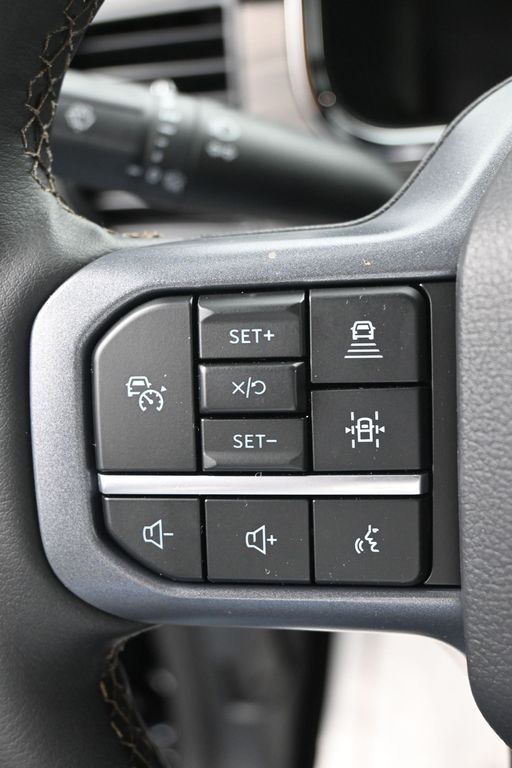 Ford F-150 Vehicle Full-screen Gallery Image 22