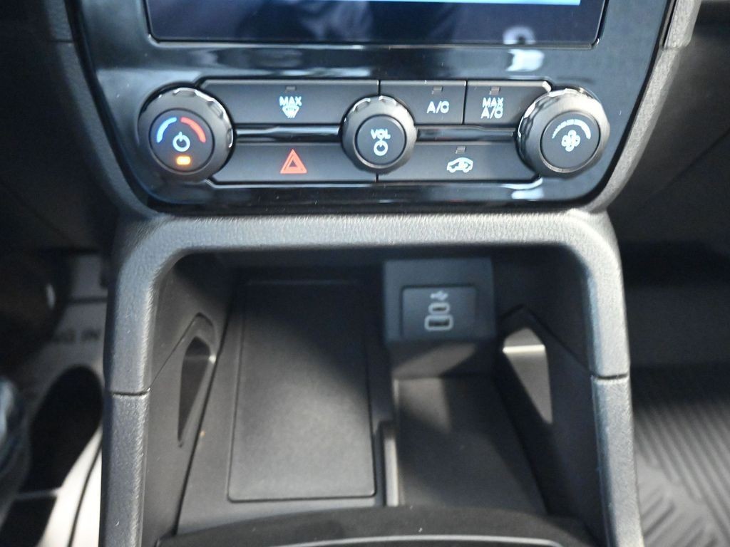 Ford Ranger Vehicle Full-screen Gallery Image 13