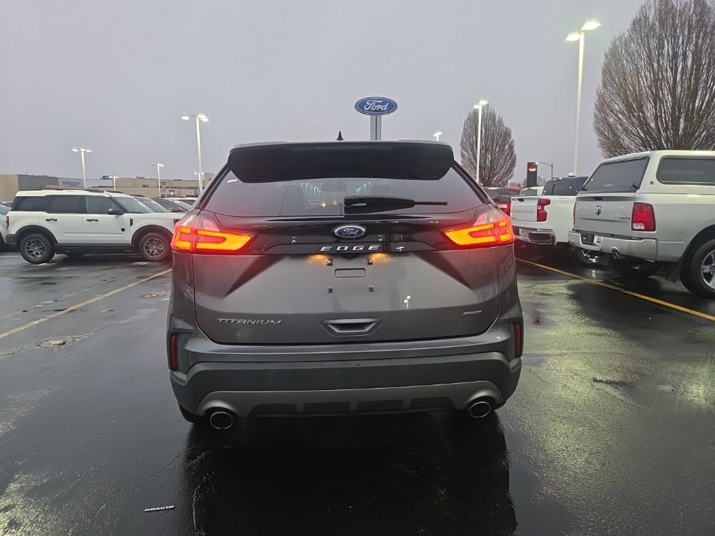 Ford Edge Vehicle Full-screen Gallery Image 6