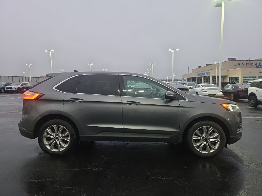 Ford Edge Vehicle Full-screen Gallery Image 8