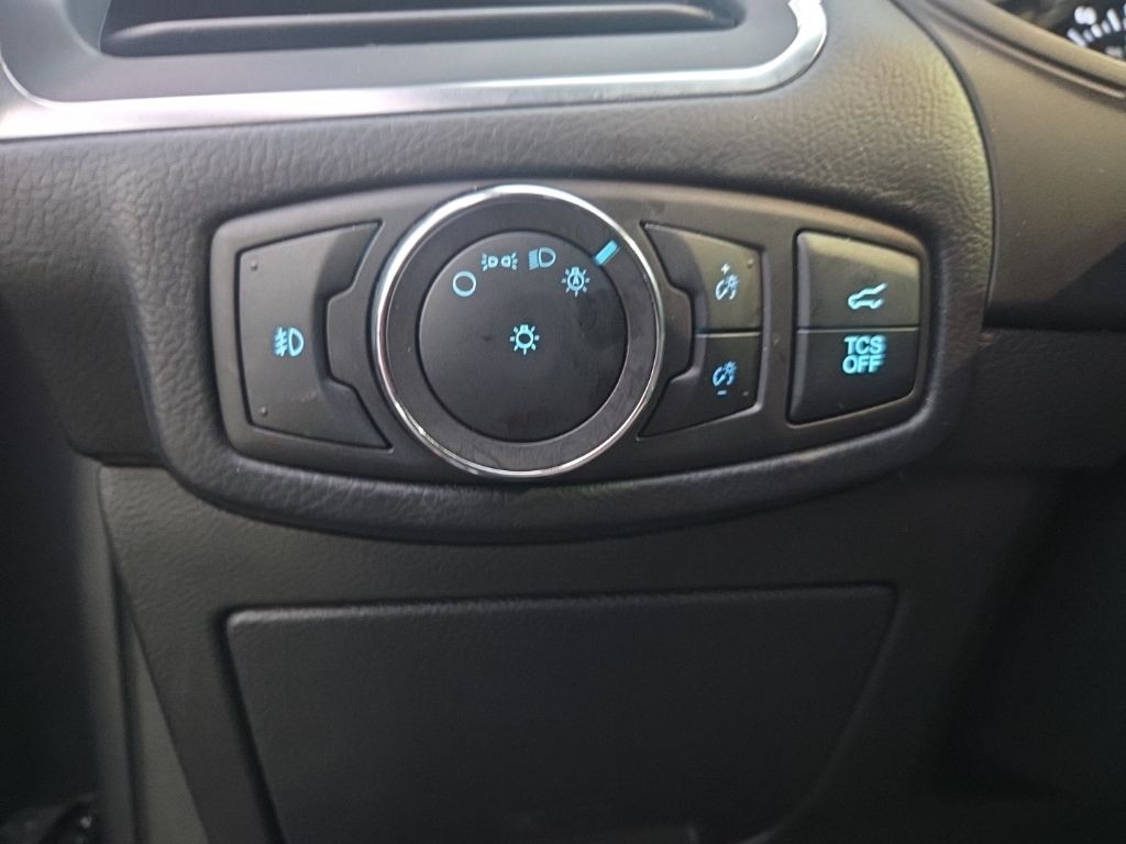 Ford Edge Vehicle Full-screen Gallery Image 11