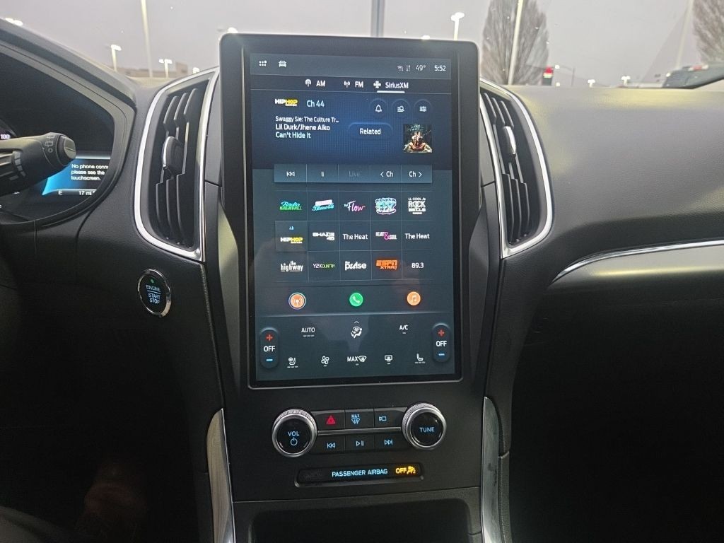 Ford Edge Vehicle Full-screen Gallery Image 14