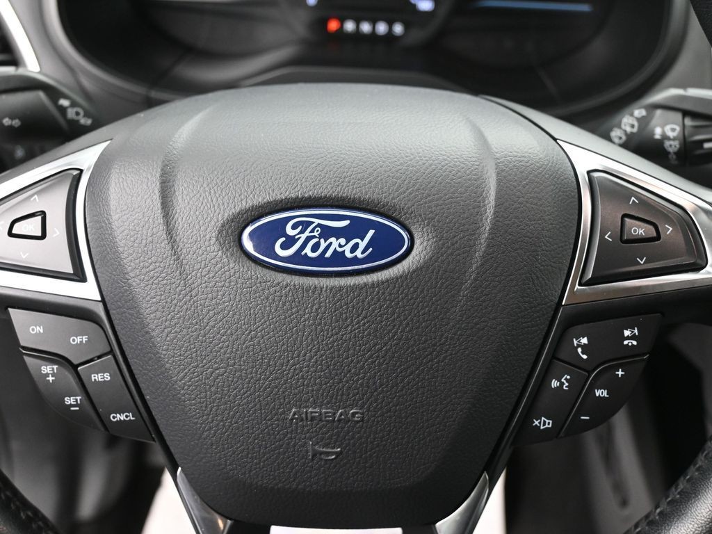 Ford Edge Vehicle Full-screen Gallery Image 18