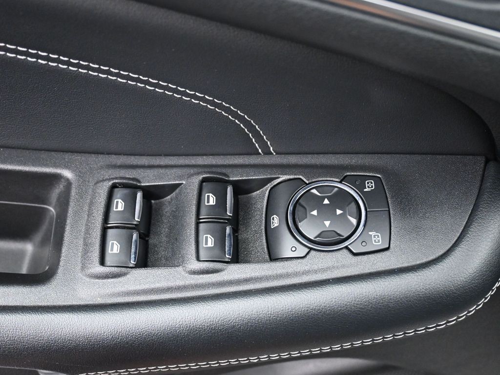 Ford Edge Vehicle Full-screen Gallery Image 21