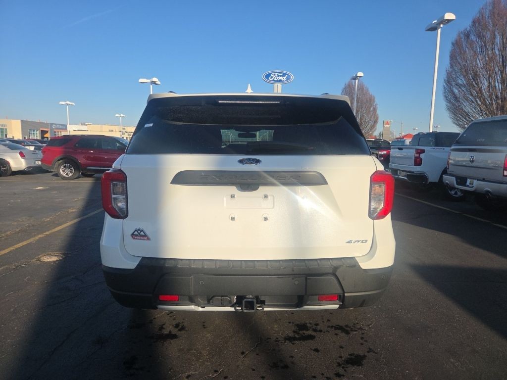 Ford Explorer Vehicle Full-screen Gallery Image 6