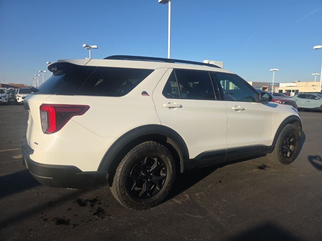 Ford Explorer Vehicle Full-screen Gallery Image 7