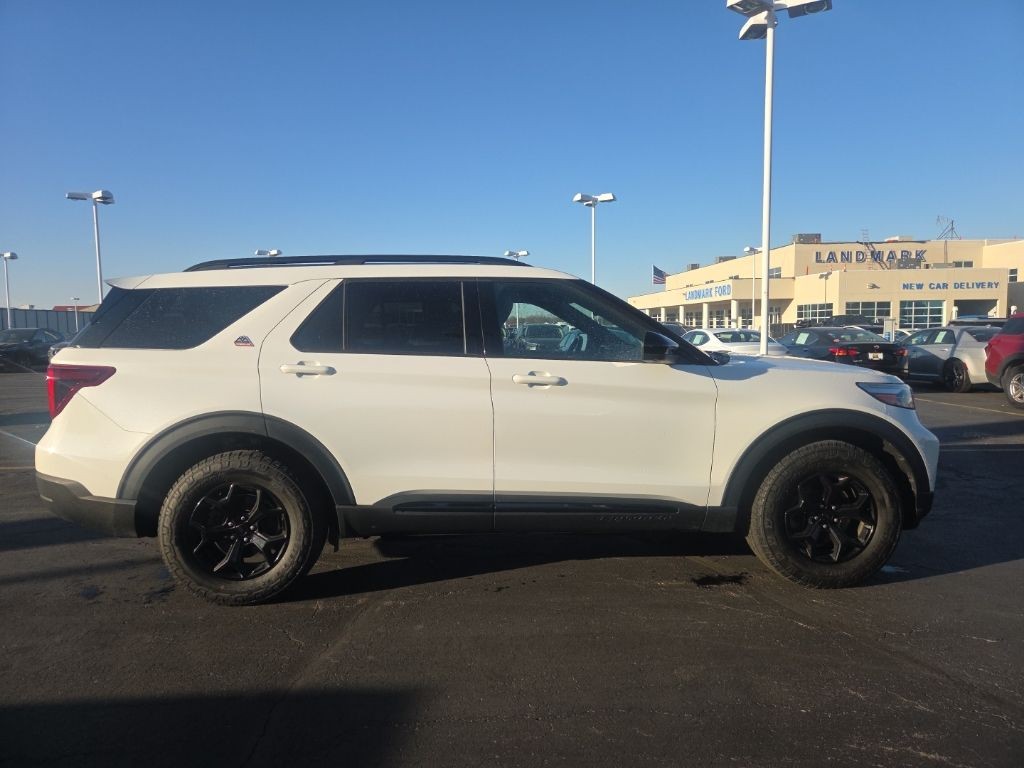 Ford Explorer Vehicle Full-screen Gallery Image 8