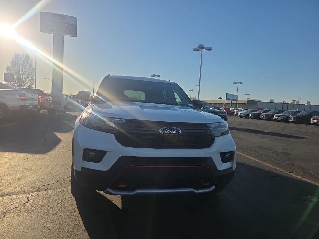 Ford Explorer Vehicle Full-screen Gallery Image 9