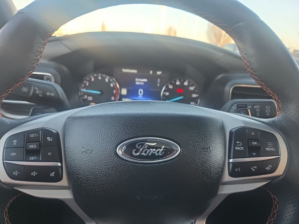 Ford Explorer Vehicle Full-screen Gallery Image 13