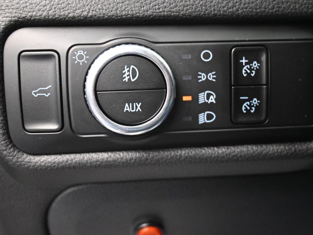 Ford Explorer Vehicle Full-screen Gallery Image 20