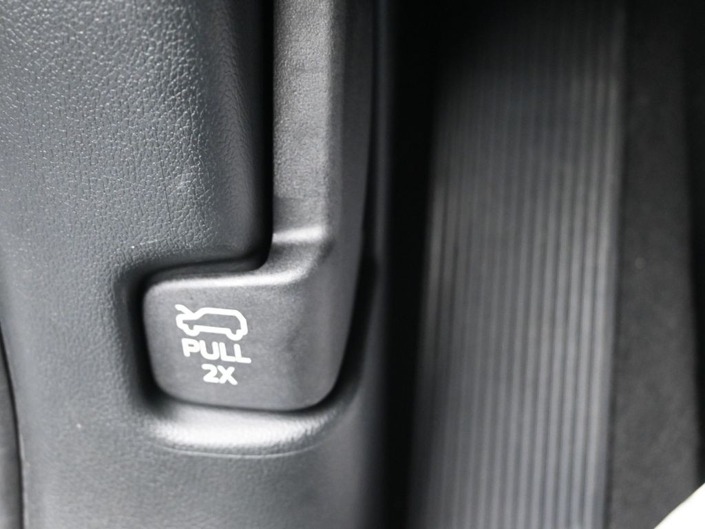 Ford Explorer Vehicle Full-screen Gallery Image 22