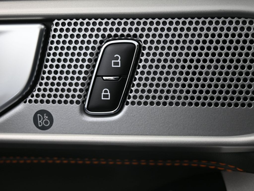 Ford Explorer Vehicle Full-screen Gallery Image 23