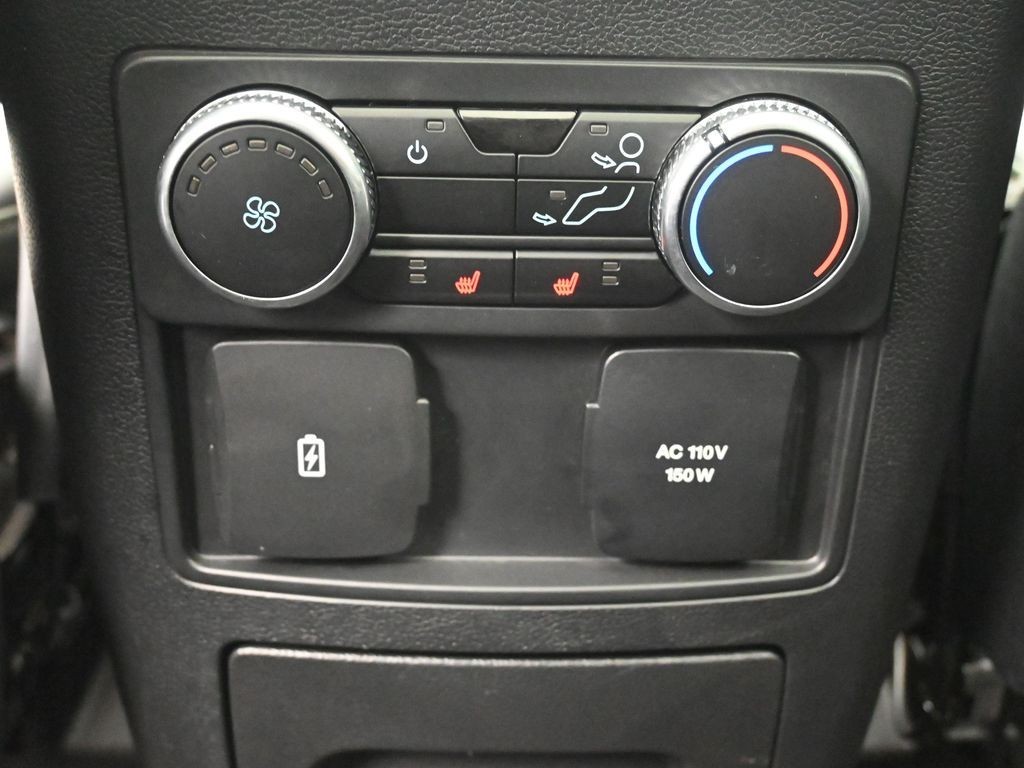 Ford Explorer Vehicle Full-screen Gallery Image 25