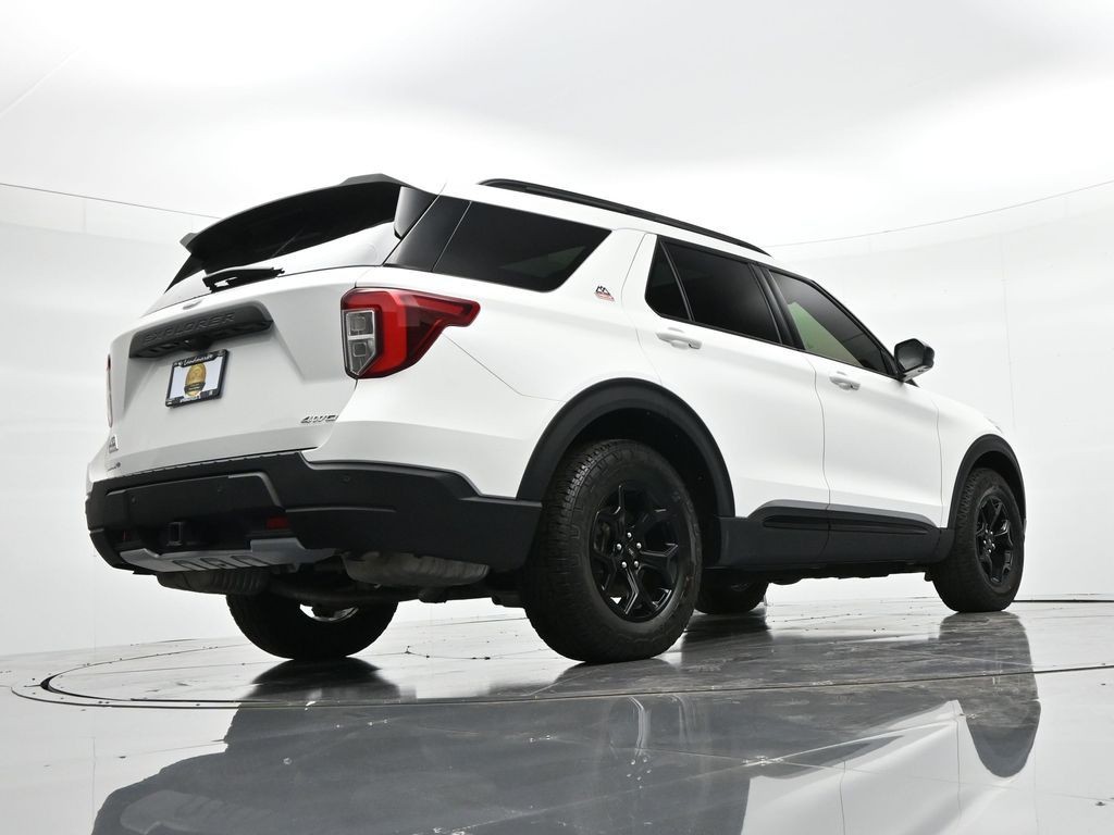 Ford Explorer Vehicle Full-screen Gallery Image 33