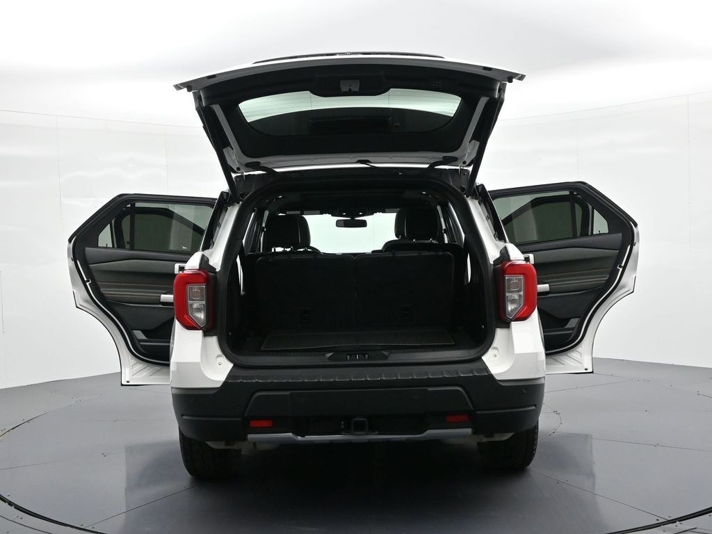 Ford Explorer Vehicle Full-screen Gallery Image 38