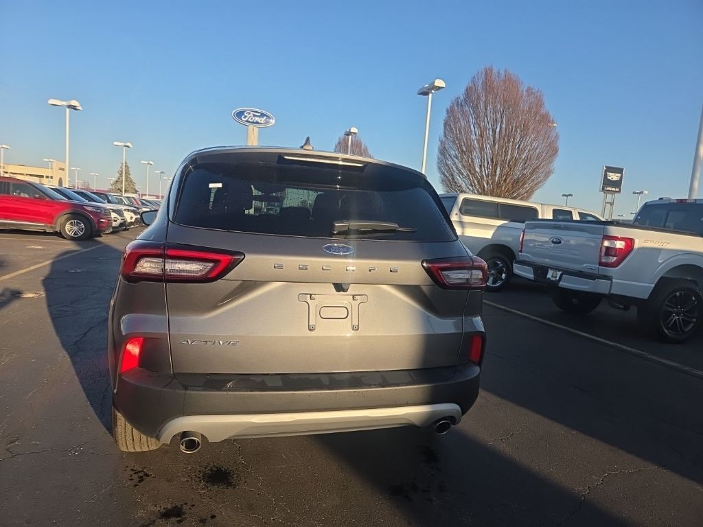 Ford Escape Vehicle Full-screen Gallery Image 5