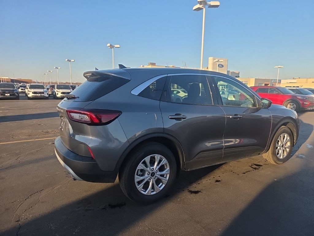 Ford Escape Vehicle Full-screen Gallery Image 6