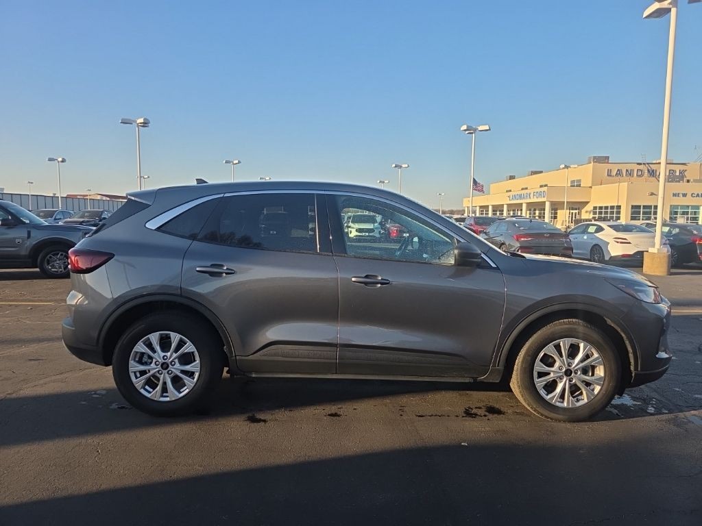 Ford Escape Vehicle Full-screen Gallery Image 8