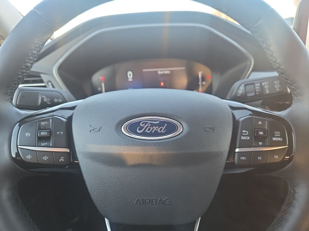 Ford Escape Vehicle Full-screen Gallery Image 13