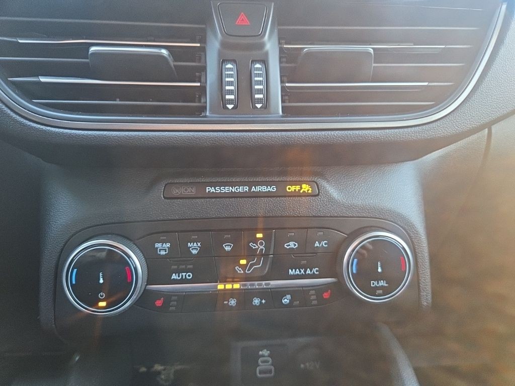 Ford Escape Vehicle Full-screen Gallery Image 15