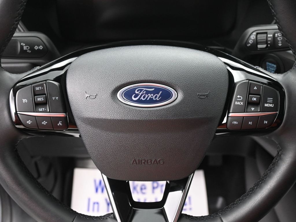 Ford Escape Vehicle Full-screen Gallery Image 16