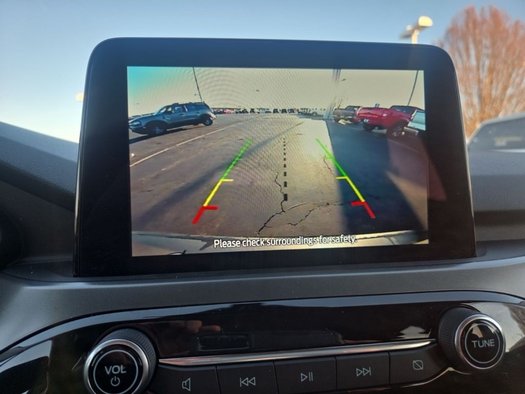 Ford Escape Vehicle Full-screen Gallery Image 17