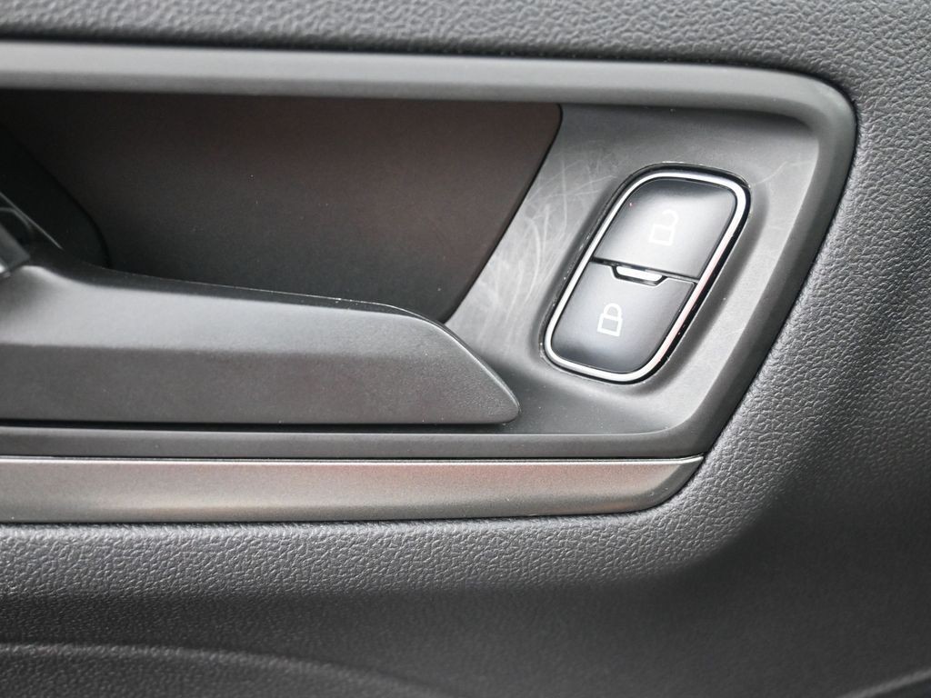 Ford Escape Vehicle Full-screen Gallery Image 19