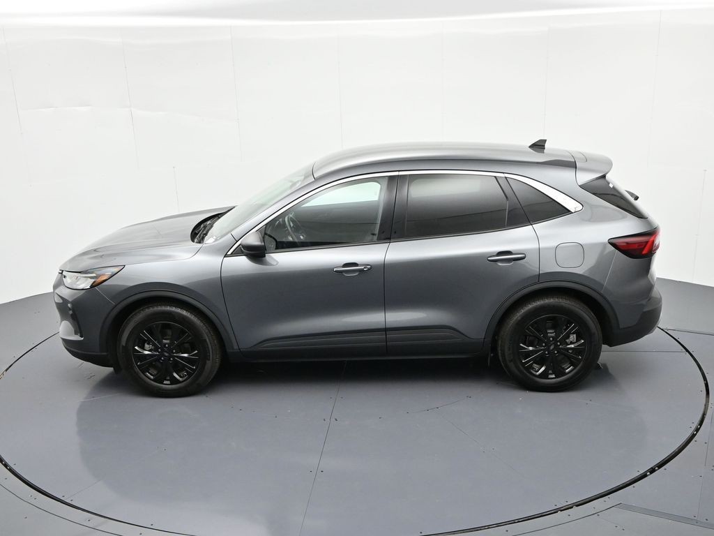 Ford Escape Vehicle Full-screen Gallery Image 23