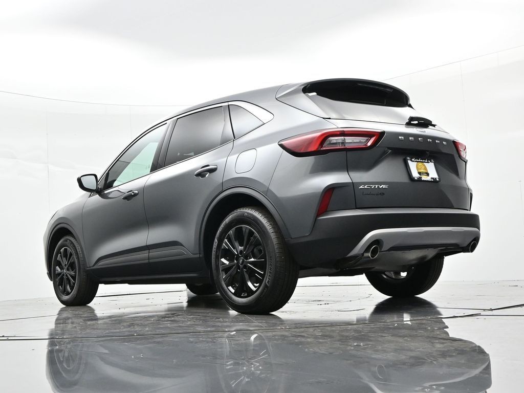 Ford Escape Vehicle Full-screen Gallery Image 24