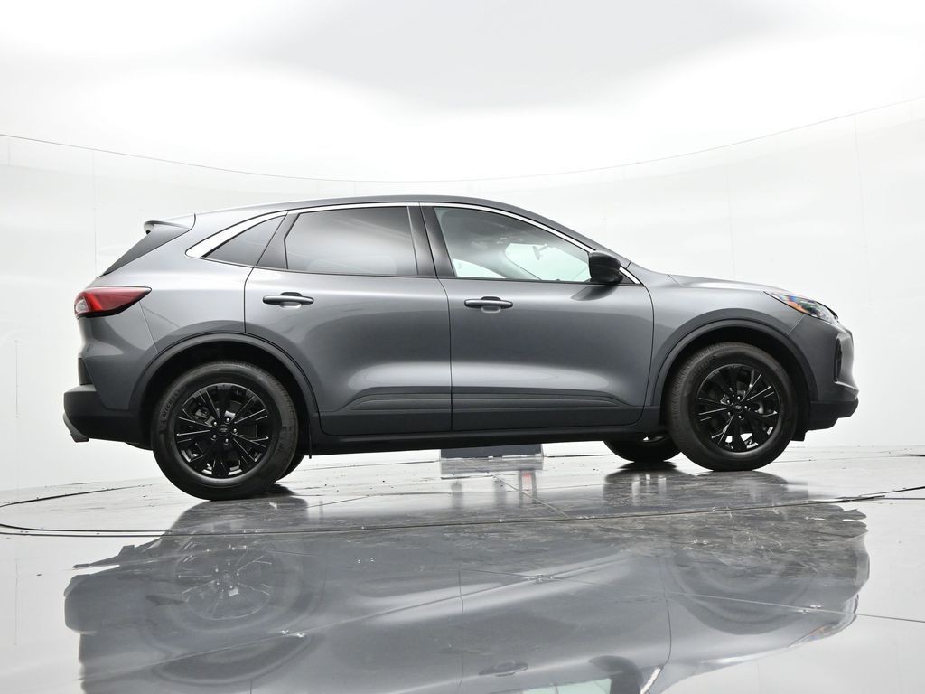 Ford Escape Vehicle Full-screen Gallery Image 27