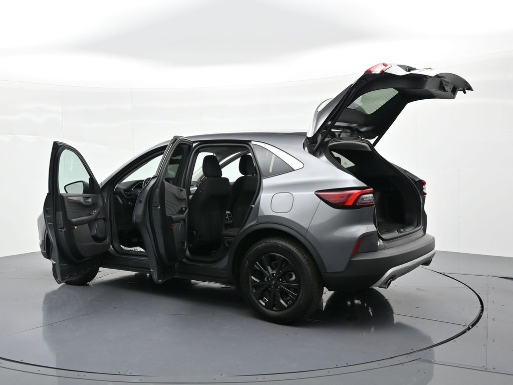 Ford Escape Vehicle Full-screen Gallery Image 29