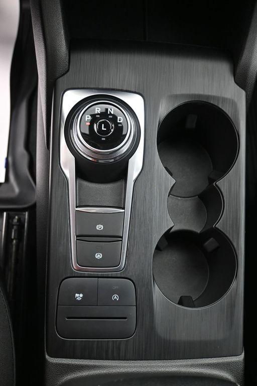 Ford Escape Vehicle Full-screen Gallery Image 15