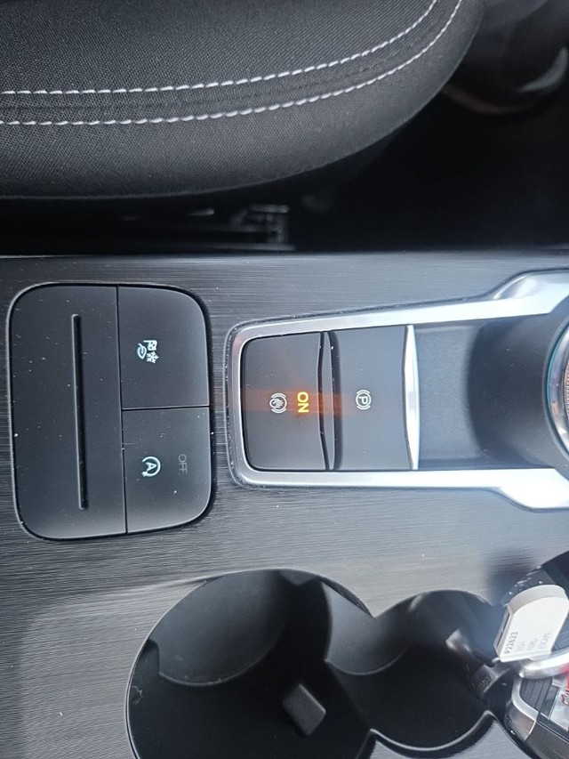 Ford Escape Vehicle Full-screen Gallery Image 16