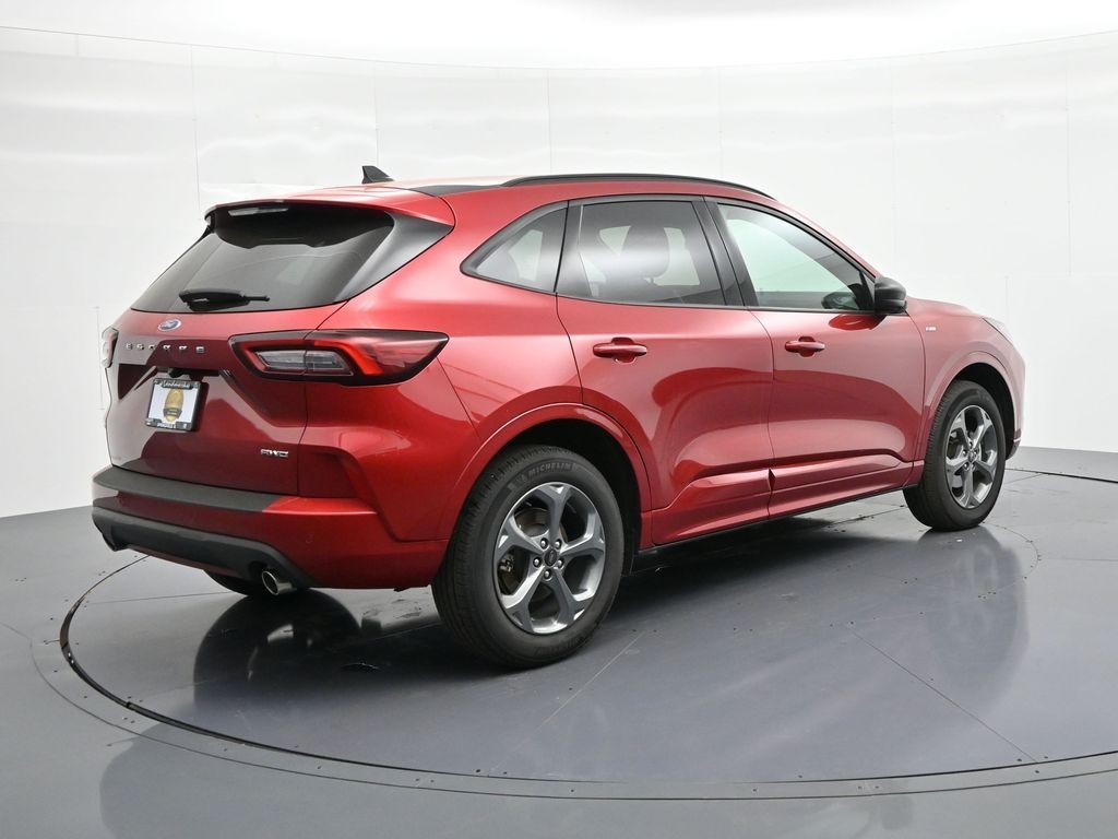 Ford Escape Vehicle Full-screen Gallery Image 6