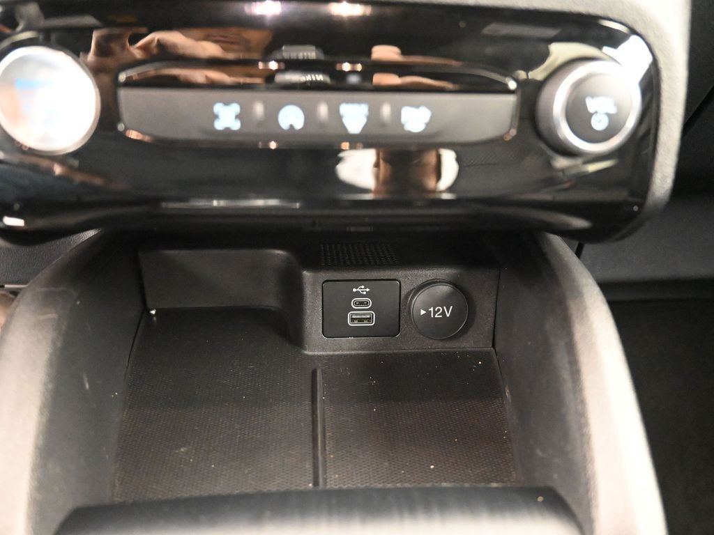 Ford Escape Vehicle Full-screen Gallery Image 12