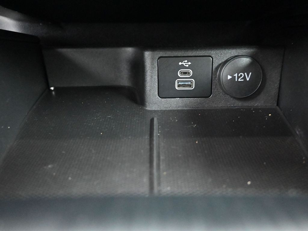 Ford Escape Vehicle Full-screen Gallery Image 13