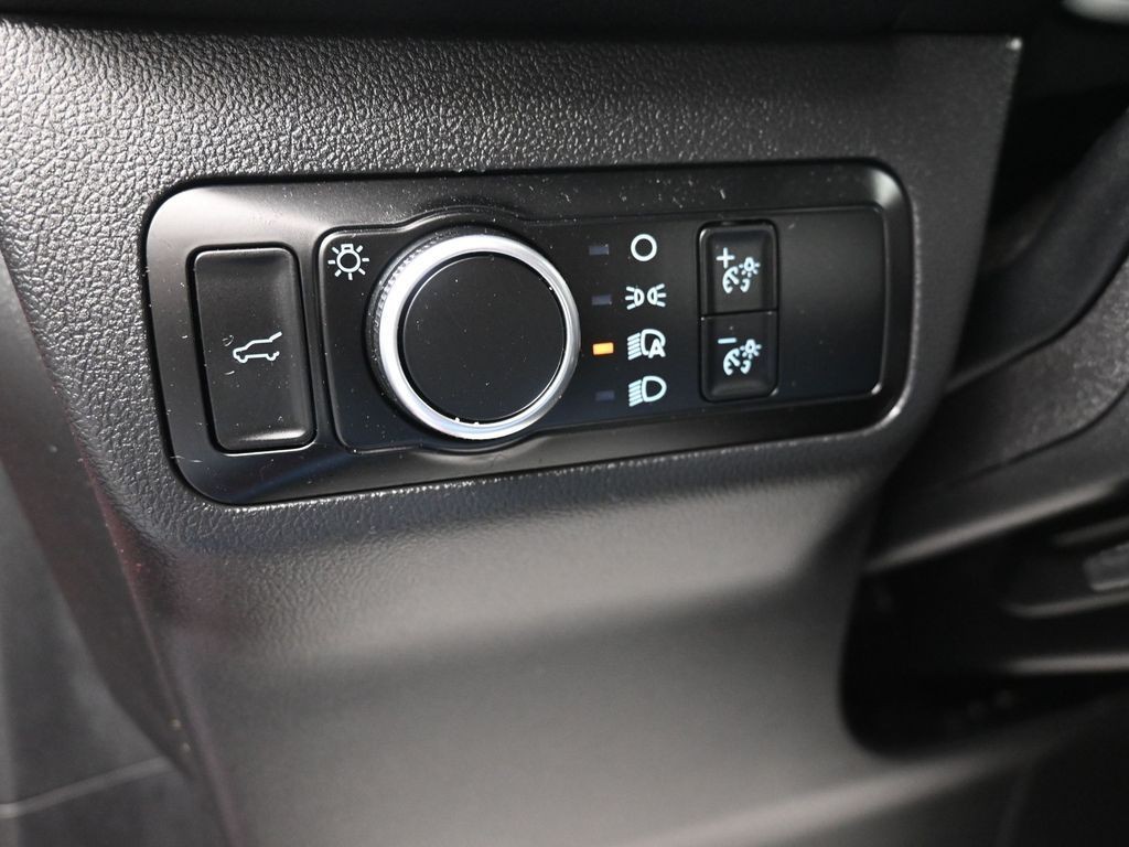 Ford Escape Vehicle Full-screen Gallery Image 16