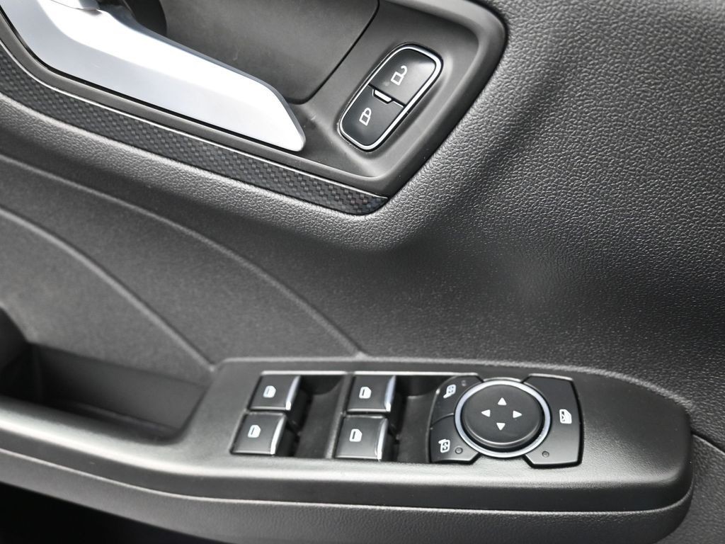 Ford Escape Vehicle Full-screen Gallery Image 17