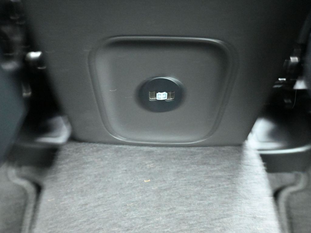 Ford Escape Vehicle Full-screen Gallery Image 18