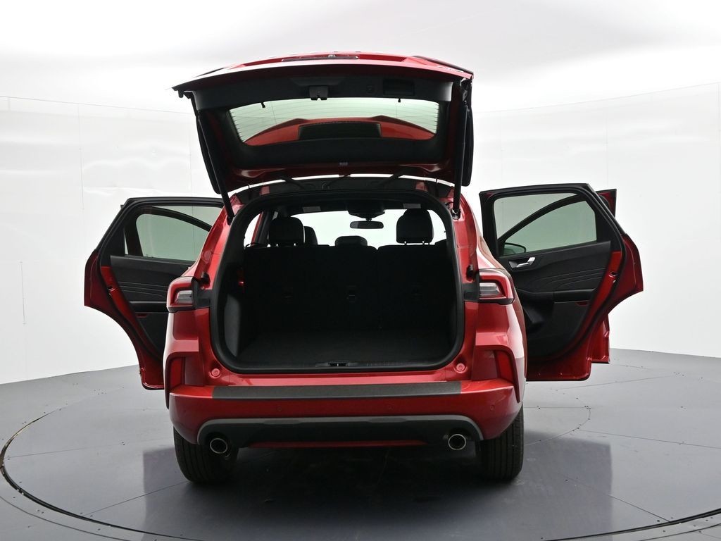 Ford Escape Vehicle Full-screen Gallery Image 30