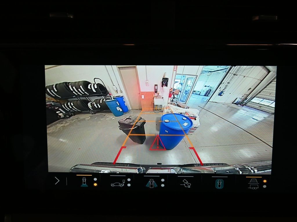 GMC Sierra 1500 Vehicle Full-screen Gallery Image 12