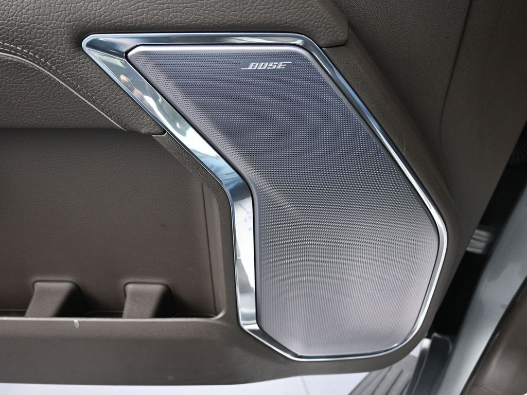 GMC Sierra 1500 Vehicle Full-screen Gallery Image 19