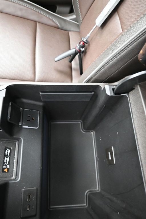 GMC Sierra 1500 Vehicle Full-screen Gallery Image 22