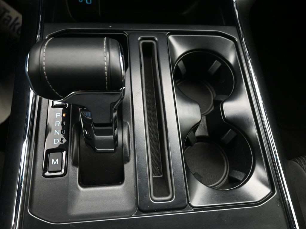 Ford F-150 Vehicle Full-screen Gallery Image 13