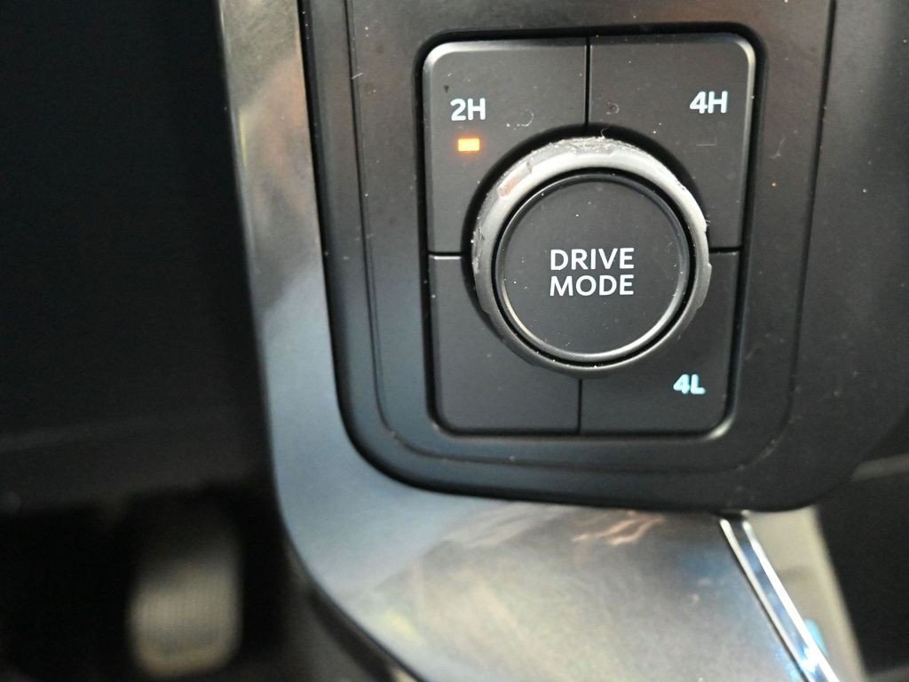 Ford F-150 Vehicle Full-screen Gallery Image 14