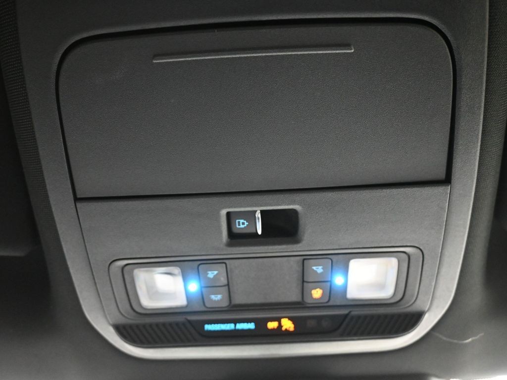 Ford F-150 Vehicle Full-screen Gallery Image 15